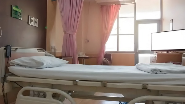 2025博士深圳落户政策_王欣瑜拒绝和裁判握手引发淡人人设塌房热议，网友破案：被逼急了 和裁判握手我还有用的不能丢